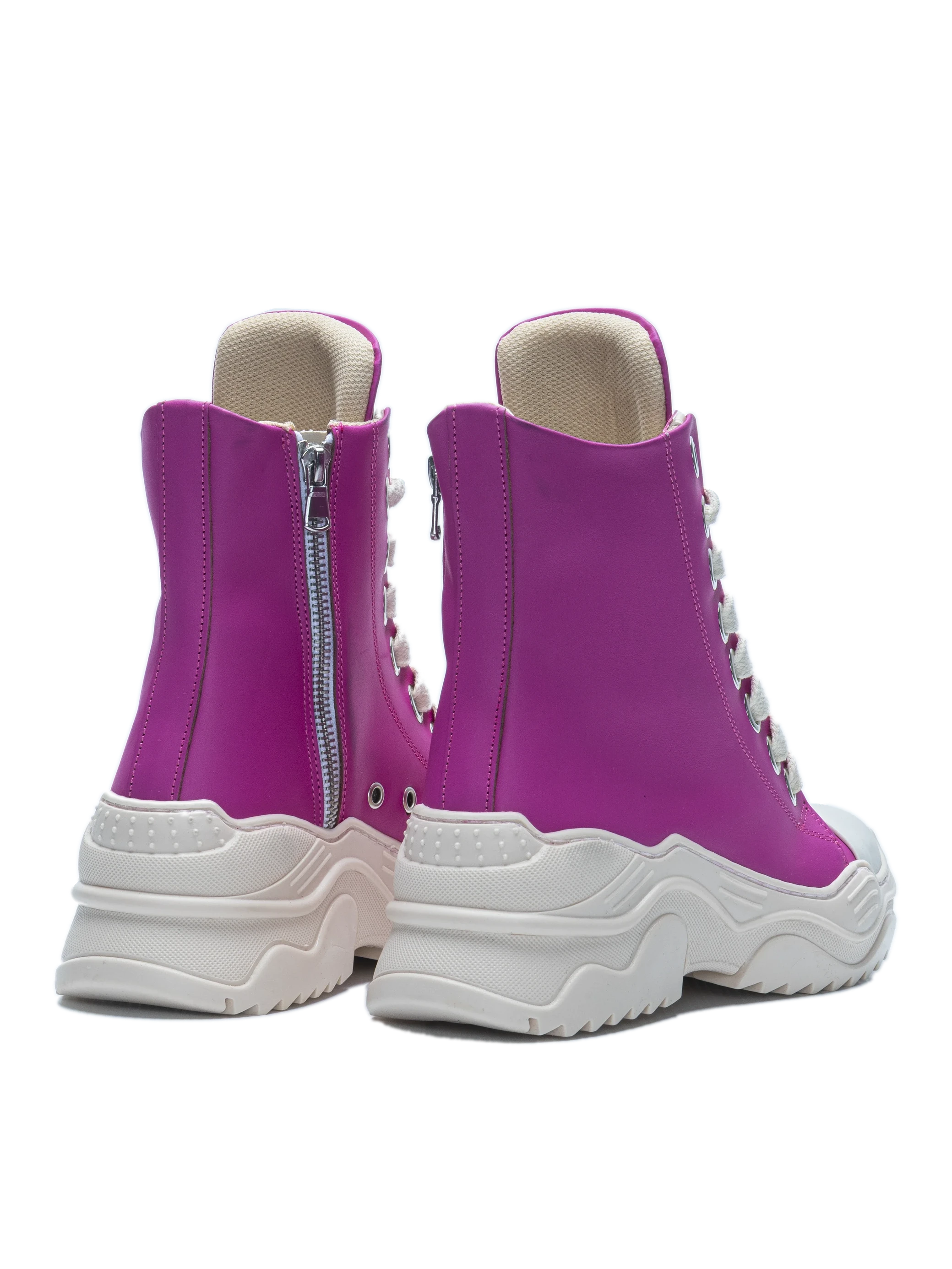 REBEL HIGH — Piele