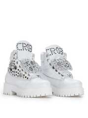 STARBOOT CUSTOM — Weiße Edition mit silberfarbenen Nieten