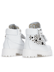 STARBOOT CUSTOM — Weiße Edition mit silberfarbenen Nieten