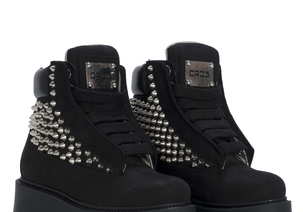 STARBOOTCUSTOM_BlackPaintRiot-1.png