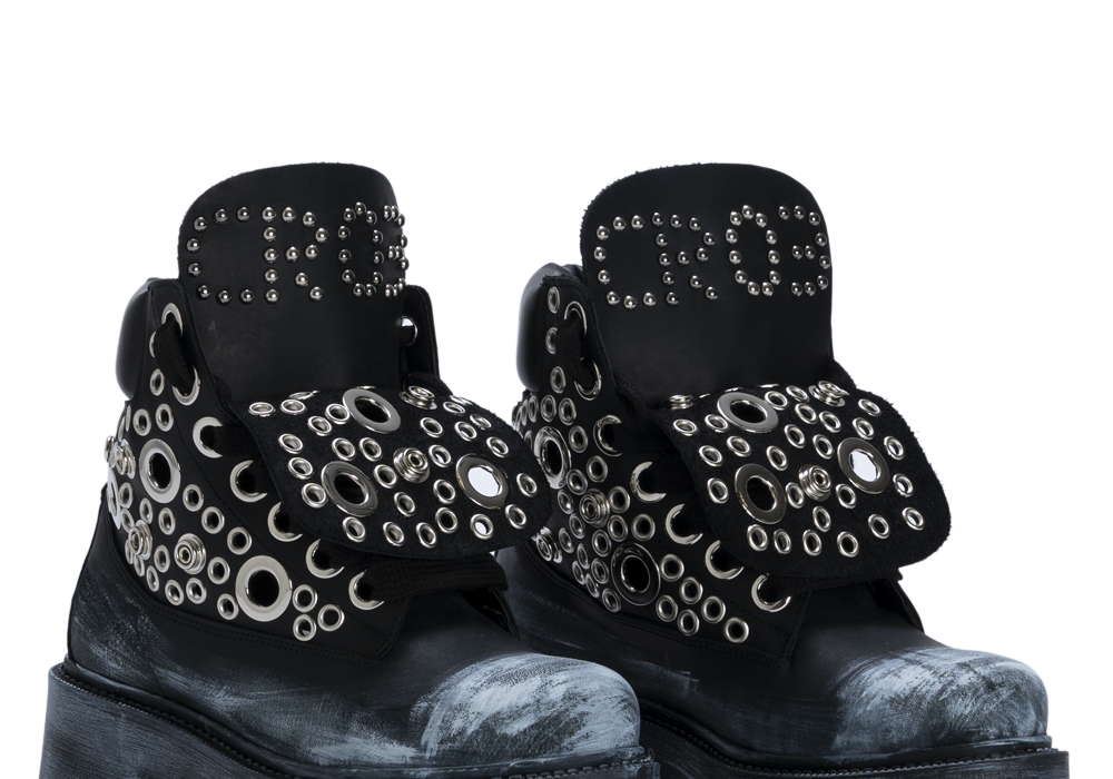 STARBOOTCUSTOM_TotalBlackSilverEyeletsEdition-1.png