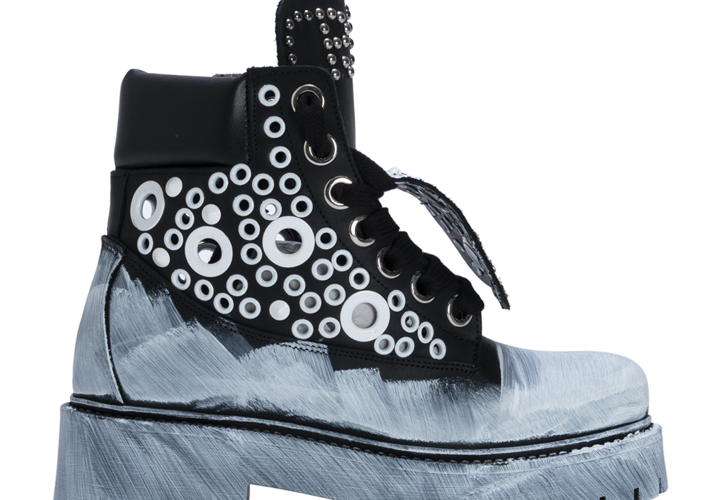 STARBOOTCUSTOM_WhiteEyeletsPaintedEdition.png