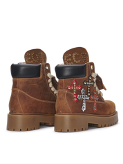 STARBOOT CUSTOM — Leder mit Nieten und Kreuzapplikationen